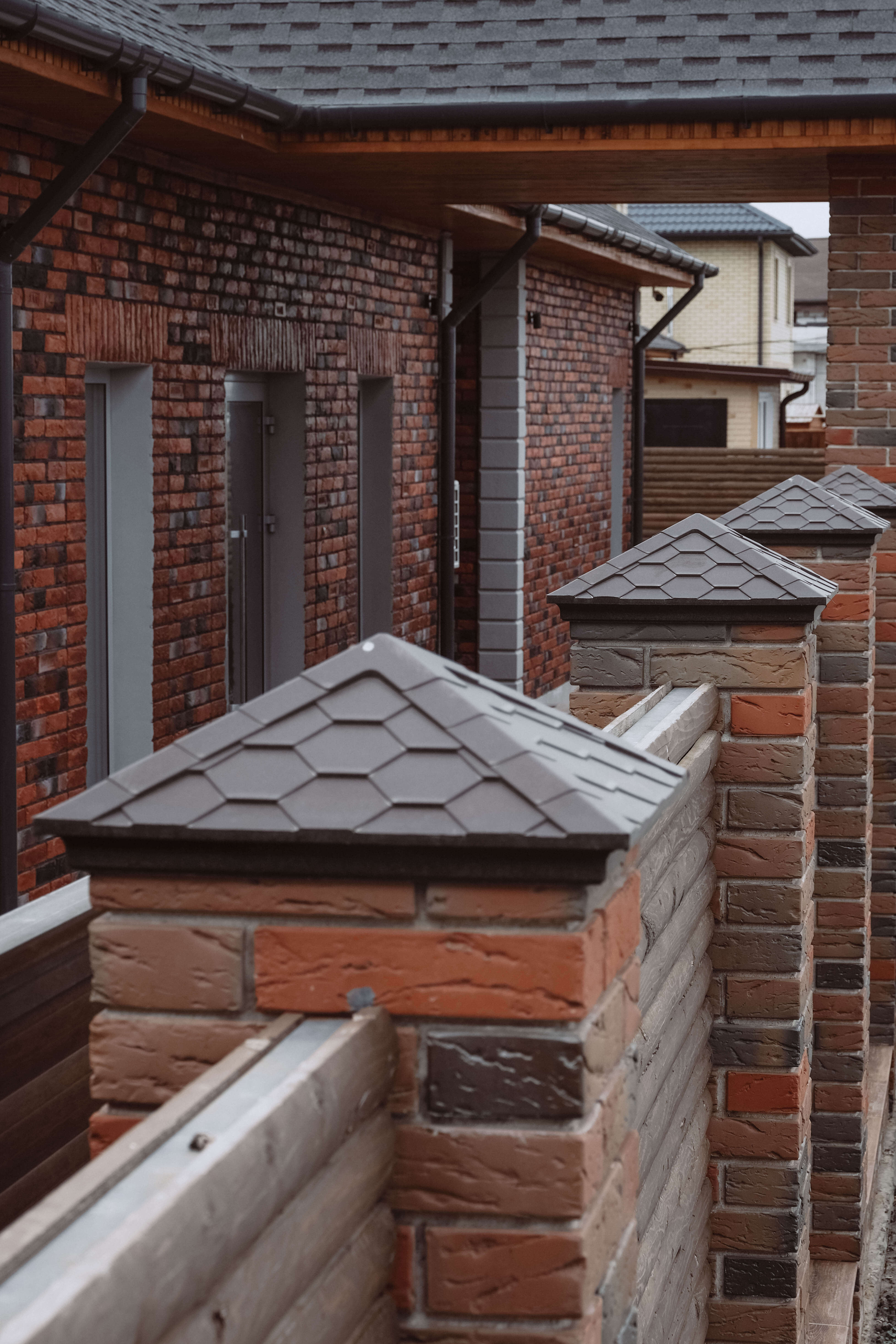 Колпак Zking Эверест Коричневый на столб 1.5х1.5 кирпича (390х390мм) в Кисловодске фото